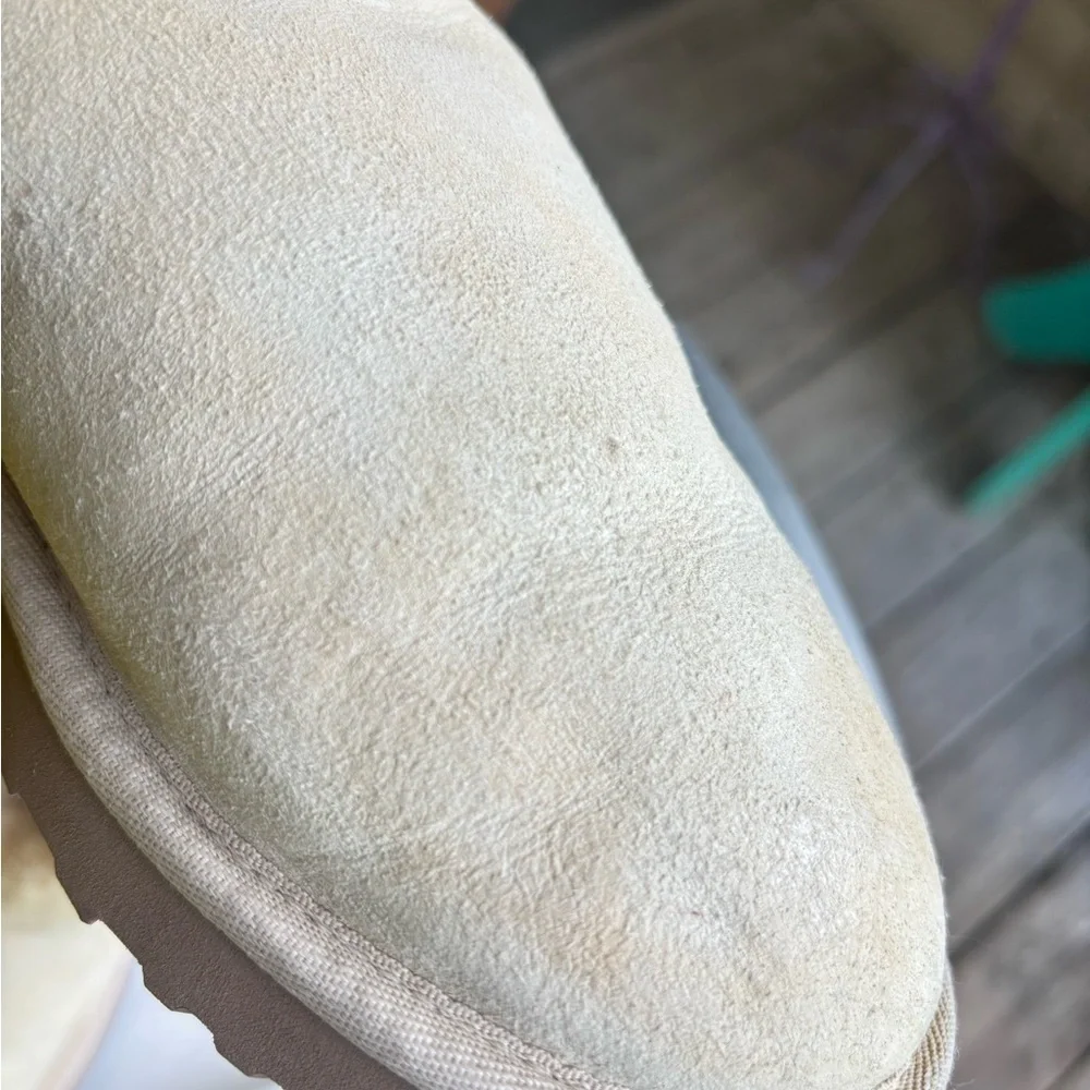 UGG Mini Bailey Button II